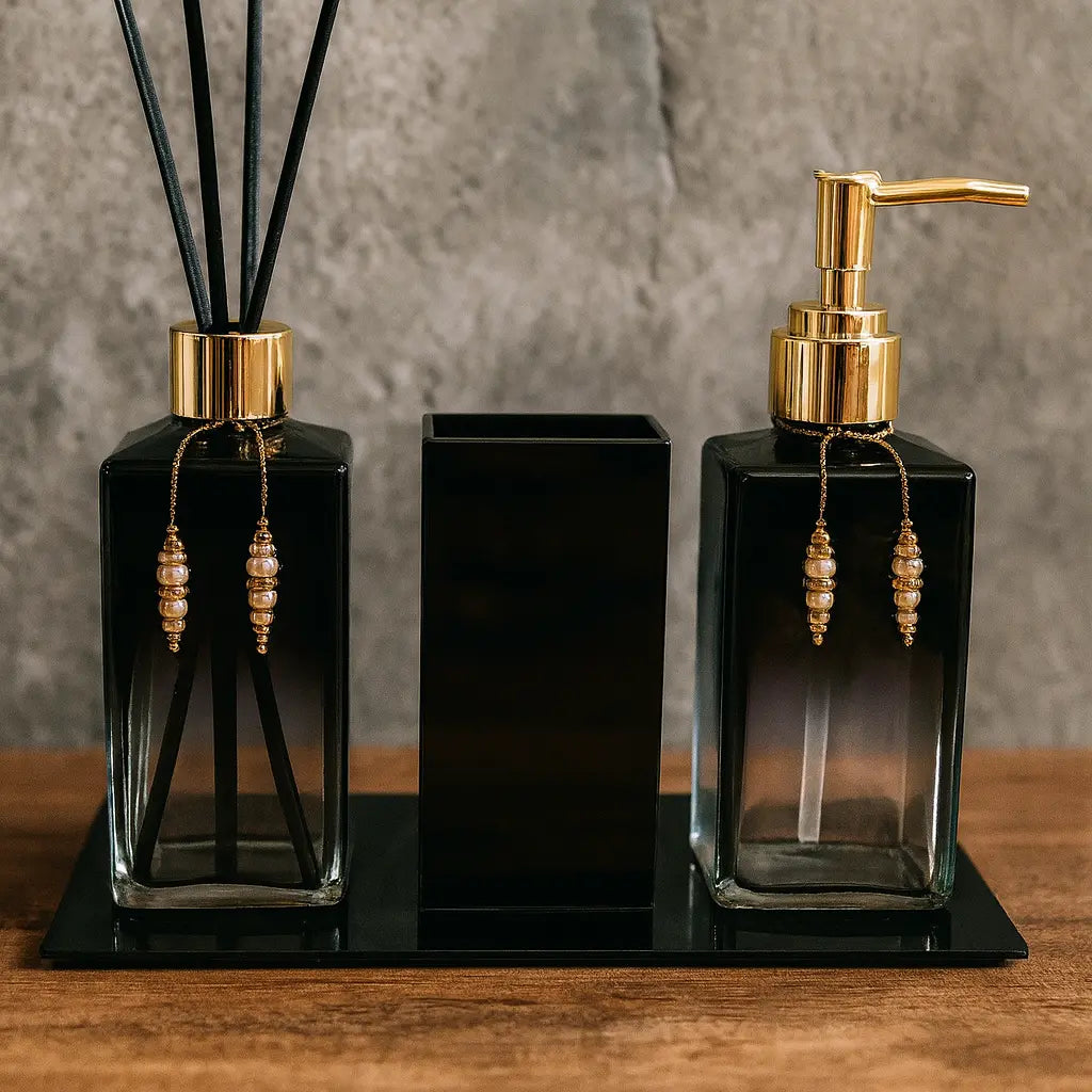Conjunto Lavabo Decoração Luxo – Saboneteira, Aromatizador e Porta-Escovas com Bandeja Exclusiva