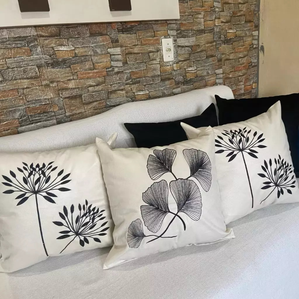 Kit com 5 Capas de Almofada Suede – 3 Bordadas e 2 Lisas Decoração Sofisticada