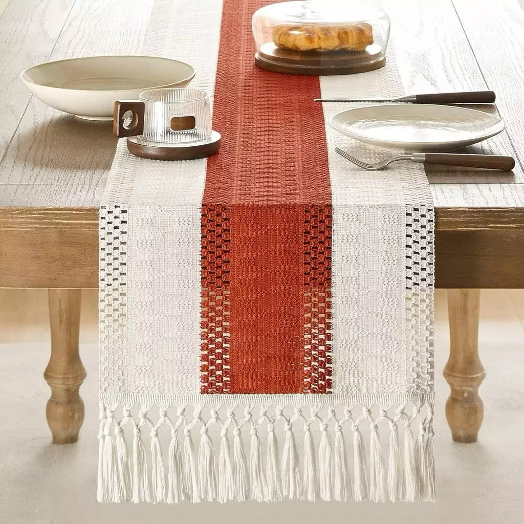 Caminho de Mesa Boho Rústico – Algodão Natural com Borlas para Mesa de Jantar e Eventos