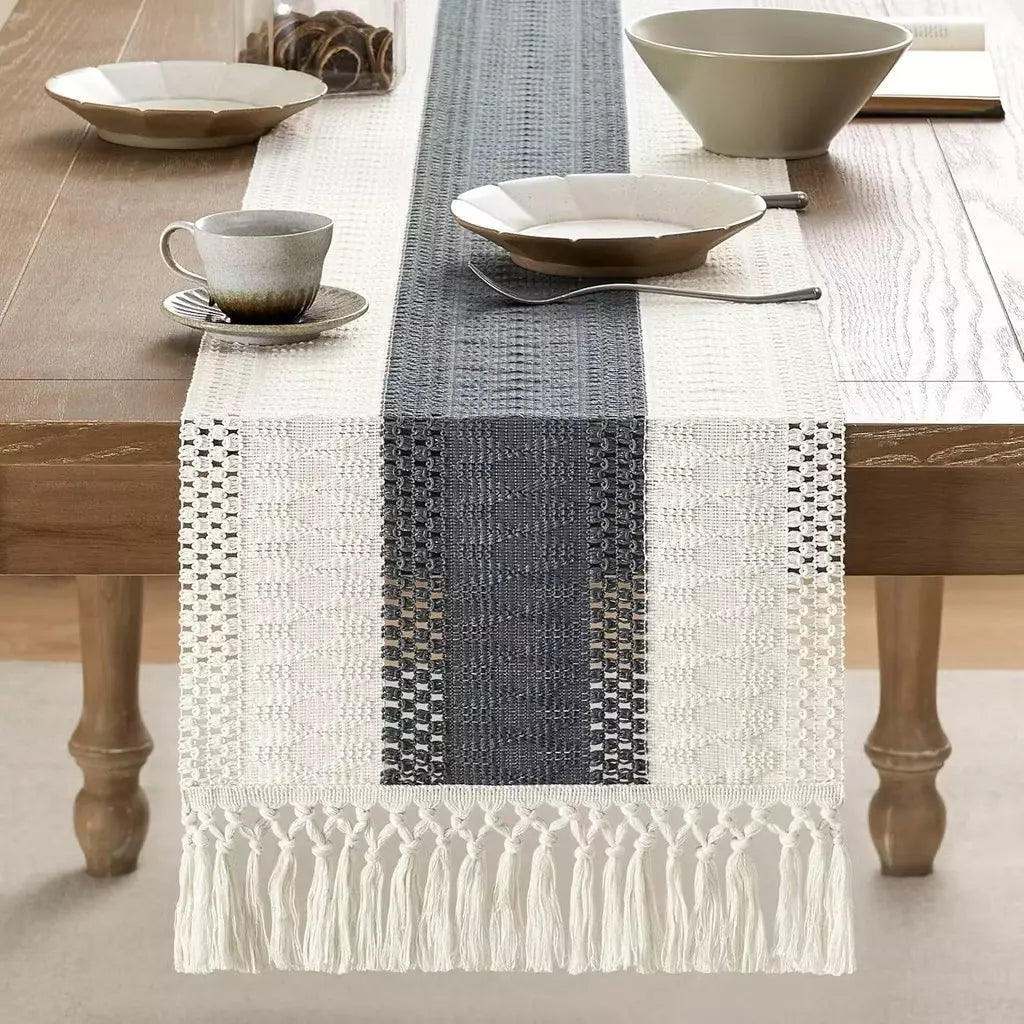 Caminho de Mesa Boho Rústico – Algodão Natural com Borlas para Mesa de Jantar e Eventos