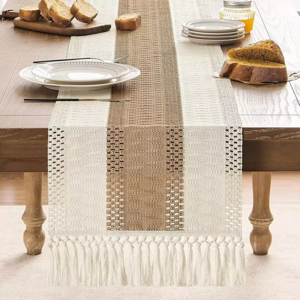 Caminho de Mesa Boho Rústico – Algodão Natural com Borlas para Mesa de Jantar e Eventos