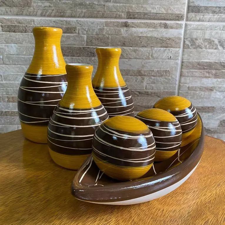 Kit Decorativo em Cerâmica Bojudinha – Trio de Vasos com Barca e 3 Esferas | Design Elegante para Sala e Centro de Mesa