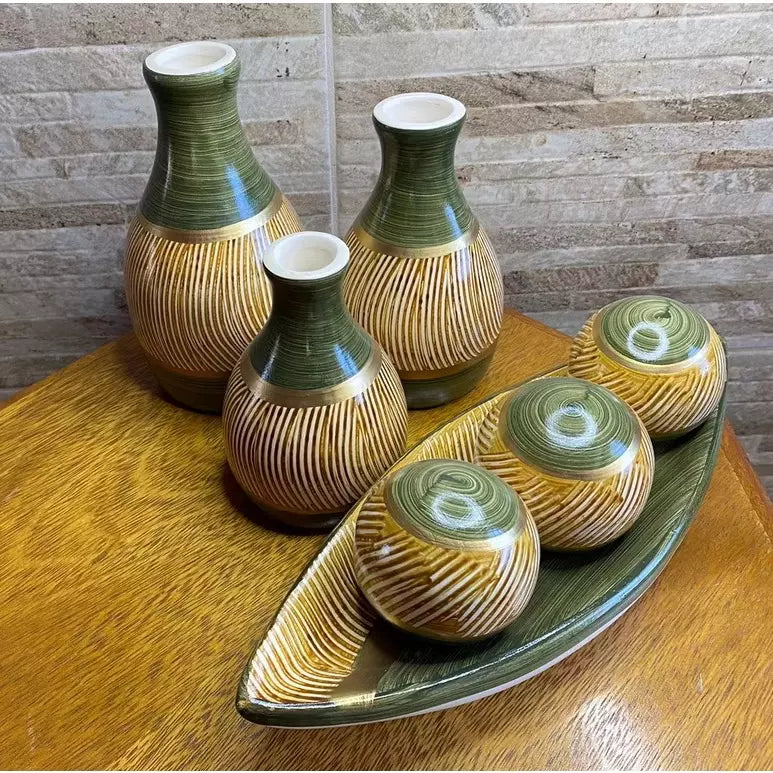 Kit Decorativo em Cerâmica Bojudinha – Trio de Vasos com Barca e 3 Esferas | Design Elegante para Sala e Centro de Mesa
