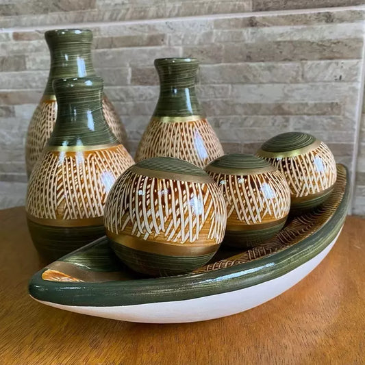 Kit Decorativo em Cerâmica Bojudinha  – Trio de Vasos com Barca e 3 Esferas | Design Elegante para Sala e Centro de Mesa